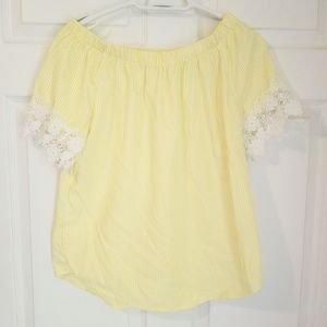 Roommates On Off Shoulder Top NWT Medium